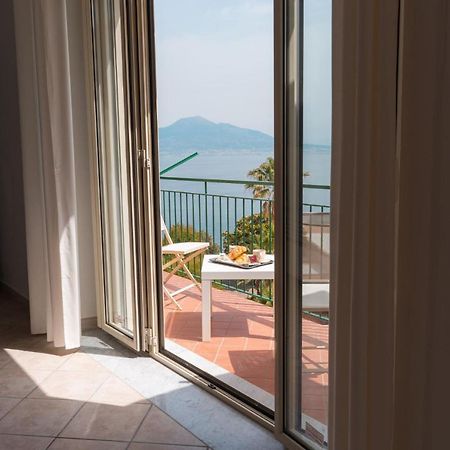 Amazing Sea&Vesuvio View Suite วีโกเอเกวนเซ ภายนอก รูปภาพ