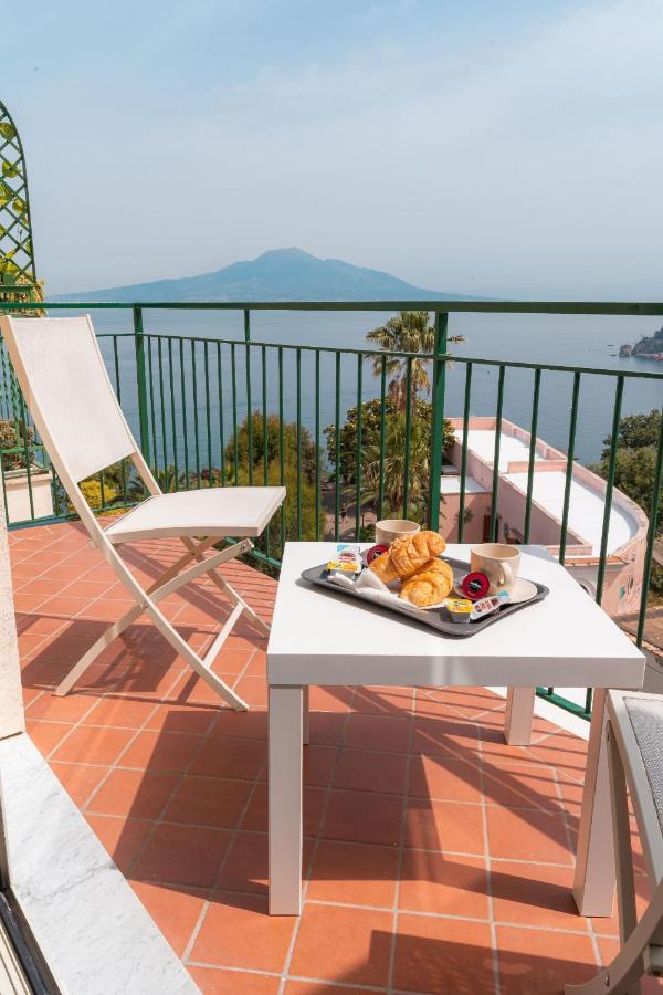 Amazing Sea&Vesuvio View Suite วีโกเอเกวนเซ ภายนอก รูปภาพ