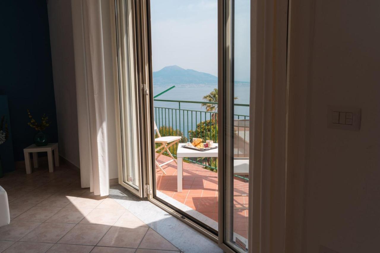 Amazing Sea&Vesuvio View Suite วีโกเอเกวนเซ ภายนอก รูปภาพ